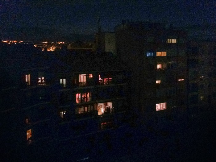 fotografia edificio fachada noche ventanas hogares arquitectura paisaje urbano siuacionismo psicogeografia antonio beltran